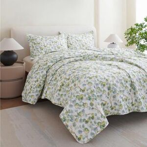 Printed Quilt Set With Tote by BrylaneHome in Green Leaves (Size FL/QUE)