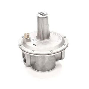 "Southbend 4450009 1 1/4"" Gas Pressure Regulator w/ 6"" Maximum Capacity, Natural Gas"