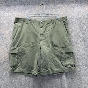 Columbia Shorts Columbia Shorts Men 44/12 Adult Green Cargo Pants Casual Outdoor Pockets Button Color: Green Size: 44/12