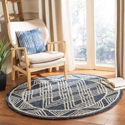 SAFAVIEH Handmade Micro-Loop Rengina Moroccan Wool Rug Navy/Ivory 5' Round