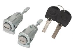 VW Polo IV 01-09 Låsinsatser framdörr V+H 2 st. set