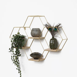 Firedobbelt sekskantet metal vægreol - 40,5x58 cm - Guld