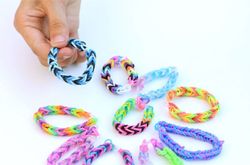 Hobbyboks med 500 gummibånd, blandade farger