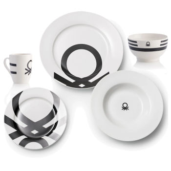 Set 26 piezas vajilla con logo en negro, en loza: vajilla 18 piezas (6 servicios (plato llano, plato hondo y plato de postre), 4 boles de desayuno, y