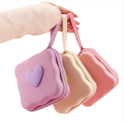 Bolsa de almacenamiento con tapa de cargador, bonita caja de almacenamiento de viaje con protector de cargador con diseño de onda en forma de corazón 3D, cable protector de cable para auriculares
