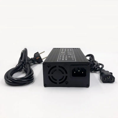 Cargador rápido de 60V, 67,2 V/5A, cargador rápido de 67,2 V para batería de litio de 16S y 60V, conector IEC/PC, fuerte disipación de calor