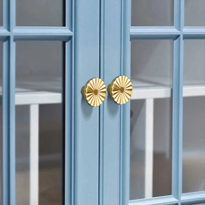 Perillas redondas doradas para puertas de armario, 2 unidades con tornillos, tiradores modernos para cajones, accesorios de ferretería para muebles de armario