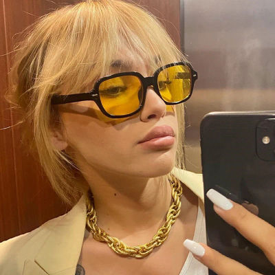 Nuevas Gafas de Sol Cuadradas Vintage para Mujer, Montura Pequeña, Color Amarillo y Negro, Gafas de Sol Retro con Remaches para Hombre y Mujer