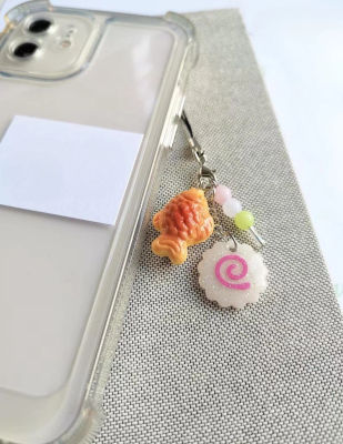 Comida callejera japonesa kawaii: Taiyaki, Narutomaki (pastel de pescado), llavero con cordón para teléfono, colgante para teléfono con comida asiática, colgante para teléfono con forma de pescado.