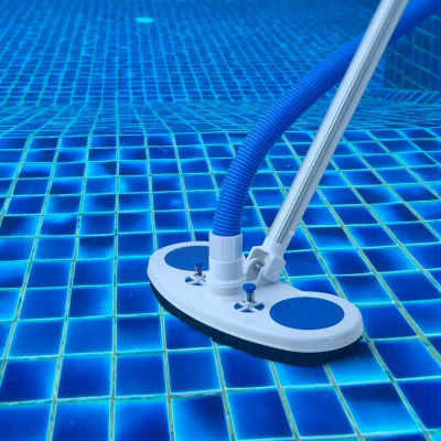 Cabezal de succión de piscina con cepillo - Herramienta de aspiradora subacuática para limpieza de fondo y paredes de piscina