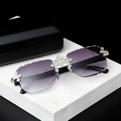 2025 gafas de sol cuadradas sin montura a la moda para mujer, montura de Metal con diamantes cruzados, gafas de lujo con lentes cortados UV400, gafas de sol