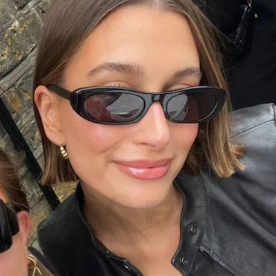 Gafas de sol ovaladas Retro para mujer, montura pequeña negra, marca de moda, gafas de sol de puntos calientes a la moda, gafas de sol con forma de estrella para mujer, gafas UV400