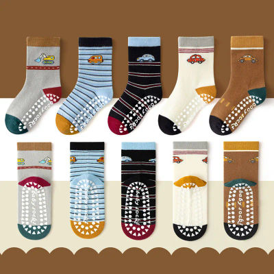 5 pares de calcetines antideslizantes para niños, con diseño de dibujos animados de coches, autobuses y excavadoras, cómodos y transpirables, para bebés y niños.