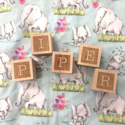 Bloques de nombre de madera personalizados de A-Z, letras del alfabeto personalizadas para bebé, decoración Natural para guardería y regalo personalizable para bebés y niños, 1 ud.