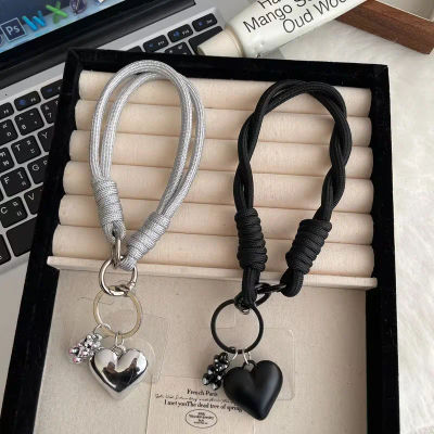 1 unidad de colgante plateado y negro con forma de oso de peluche grande para teléfono móvil, una bonita pulsera para teléfono móvil con cordón.