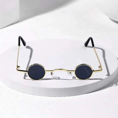 Gafas de sol Vintage Rock Punk para hombre, gafas de sol redondas pequeñas clásicas para mujer, montura de Metal de puente ancho, lentes negros, gafas de conducción