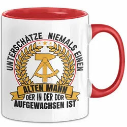 Trendation Tasse Unterschätze Niemals Einen Alten Mann Aufgewachsen In Der Ddr Tasse Ge rot