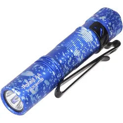 AceBeam Pokelit AA LED-Taschenlampe in blauer camouflage Optik, 550 Lumen, inklusive 14500 Li-Ion 920mAh Akku mit USB-C Anschluss