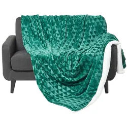 Homescapes Kuscheldecke Sherpa 160/200 cm, Samtdecke mit Dreieckmuster , Grün , Textil , Grafikmuster , Rechteckig , 160x200 cm , Heimtextilien, Wohntextilien, Decken, Kuscheldecken