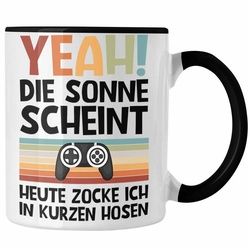 Trendation Tasse Trendation - Gamer Tasse Geschenk Jungen Zocker Mitbringsel Männer Zocken Gaming Geschenkideen PC Kinder Zubehör Spruch Lustig Zocken In Kurzen Hosen schwarz