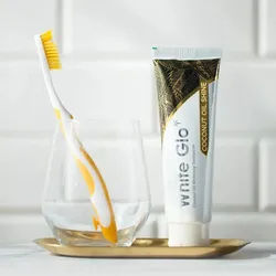 White Glo White Glo Coconut Oil Shine Toothpaste + Toothbrush (1 Set)