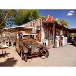 Papermoon Fototapete VLIES-Tapete Premium "Alte verlassene Tankstelle", Kleister KOSTENLOS, reduziert, 3D-Effekt, restlos trocken abziehbar, (2629), Wandtapete Bild Dekoration Wand-Dekor Motiv Tapete Poster 4 m x 2.6 m