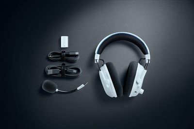 Razer BlackShark V3 Pro Headset Kabel & Trådlös Huvudband Spela USB Type-A Bluetooth Vit