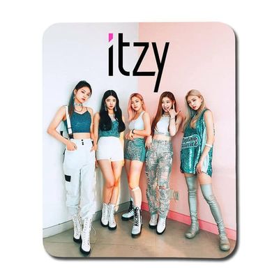 Musmatta: K-pop ITZY, halkfri gummibas, livfull och unik design, perfekt för hemmet eller kontoret