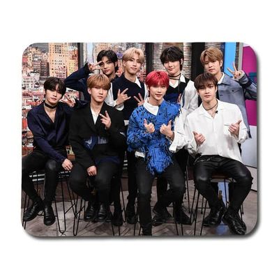 Musematte: K-pop Stray Kids, sklisikker gummibunn, unikt motiv