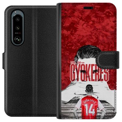 Sony Xperia 5 III Tegnebogsetui Viktor Gyökeres kraftfuldt fodboldmotiv i rød tone med energi og lidenskab