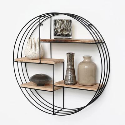 Sort metal vægstativ med 4 træhylder - Rund - 50x11 cm