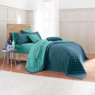 BH Studio Reversible Quilted Bedspread by BH Studio in Peacock Turquoise (Size QUEEN)