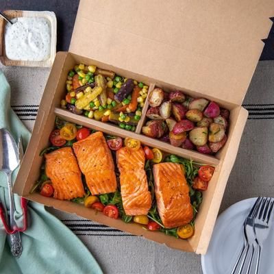 VerTerra VT-PB-10X10-3C Disposable Bento Box w/ Attached Lid - 10" x 10", Kraft Paper/RPET, Beige