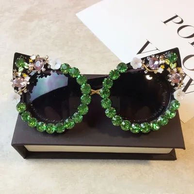 Brand Design Handmade Rhinestone Cat Eye Sunglasses Fashion Glasses Women Flower with Pearl Round Vintage Sunglasses Beach Party