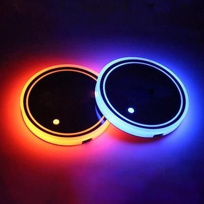 intelligente luminoso sottobicchiere d'acqua luci portabicchieri per auto a led 7 colori che cambiano tappetino di ricarica usb tappetino per tazza impermeabile decorazione della lampada per l'atmosfera interna luce per accessori auto oktoberfest 1pc