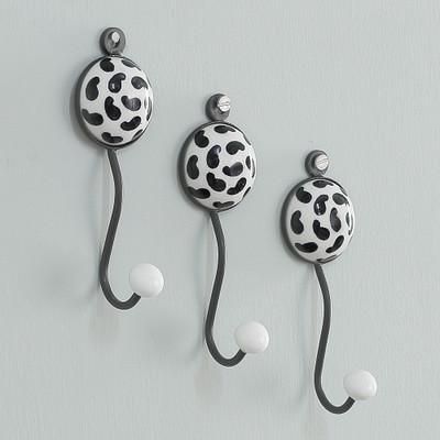 'Set of 3 Ceramic Coat Hooks with Hand-Painted Paisley Motifs'