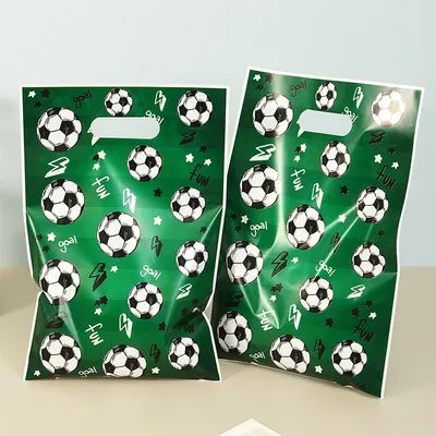Sac cadeau de style football vert, sac à bonbons avec football, fournitures d'emballage, sac cadeau pour fête de vacances sur le thème du football, 10 pièces