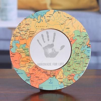 'Laminated Wood 4-Inch Round Photo Frame with Map Motif'