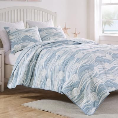 Greenland Home Fashions Dover Reversible Matelassé Coverlet Set by Greenland Home Fashions in Tidal Blue (Size FL/QUE)