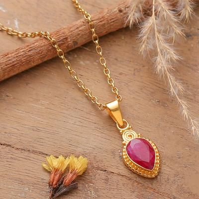 'Gold-Plated Pendant Necklace with 3-Carat Drop-Shaped Ruby'