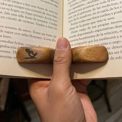 One Hand Reading Thumb Book Support Book Page Holder Convenient Bookmark Office Book Lovers Bookmark Wooden Thumb Bookmark