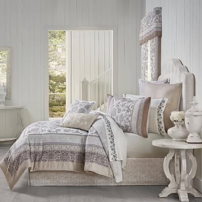 Chelsea Grey 4 Piece Comforter Set by Royal Court in Gray (Size QUEEN)