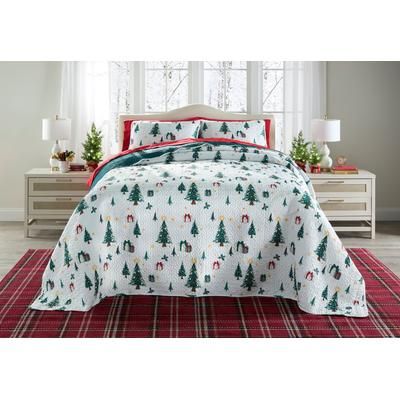 BH Studio Reversible Quilted Bedspread by BH Studio in White Holiday Trees (Size TWIN)