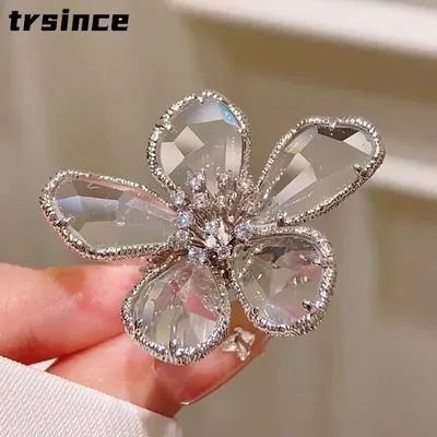 Women Glass Flower Crystal Brooch Pin Exquisite Gift Badges Elegant Lady Exquistie Floral Clothing Coat Pin Jewelry Gift