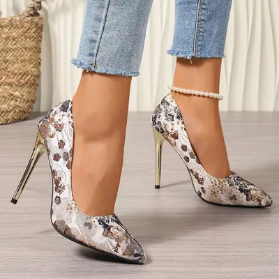 Défilé de mode chaussures Sexy printemps automne nouvelles femmes escarpins à talons hauts Stiletto bout pointu grande taille talons hauts taille 35-43