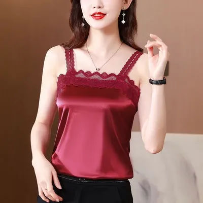 Un nouveau haut en dentelle à bretelles pour femmes, tendance estivale, avec un design unique à l'intérieur et un dos sexy et élégant à l'extérieur.