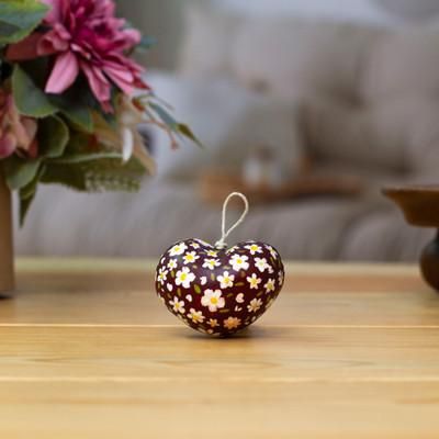 'Daisy-Themed Large-Size Red and White Recycled Paper Charm'