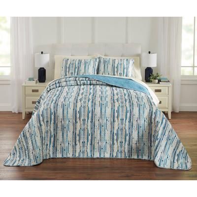 BH Studio Reversible Quilted Bedspread by BH Studio in Sky Gradient Blue (Size TWIN)