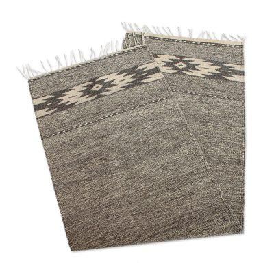 Subtle Shades,'Hand Loomed Grey and Wheat Runner Rug (2x6.5)'