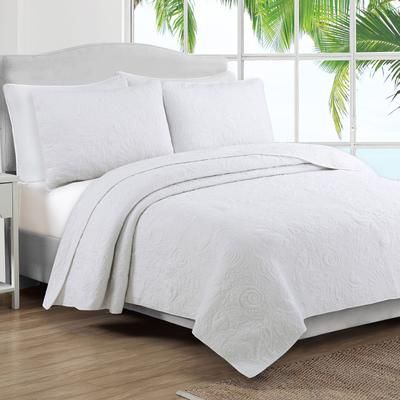 Estate Collection Seaside Quilt Set by American Home Fashion in White (Size KING)